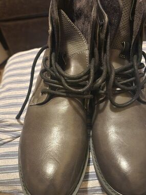 Unlisted Men's Gray  Lace-Up Casual Boots Size 11 Excellent Condition